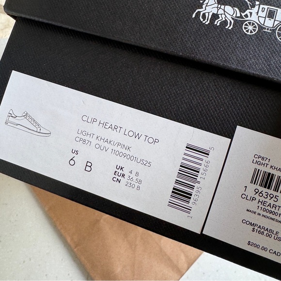 coach Clip Low Top Sneaker In Signature Canvas With Hearts cp871 - Picture 3 of 7